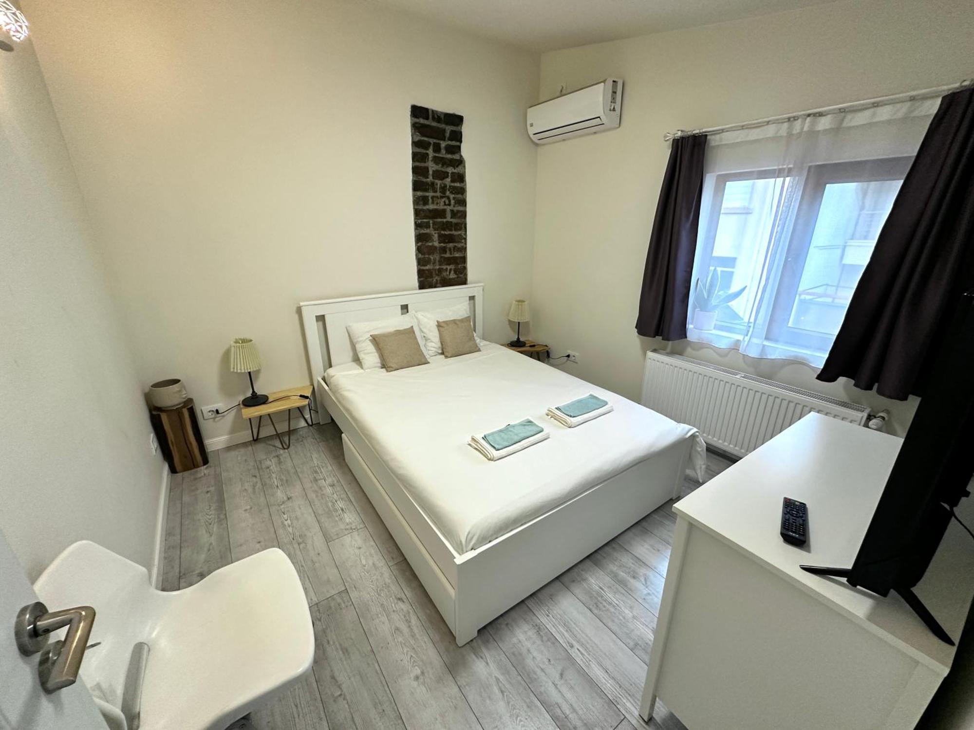 Interbelic House With Courtyard And Terrace Villa บูคาเรสต์ ภายนอก รูปภาพ