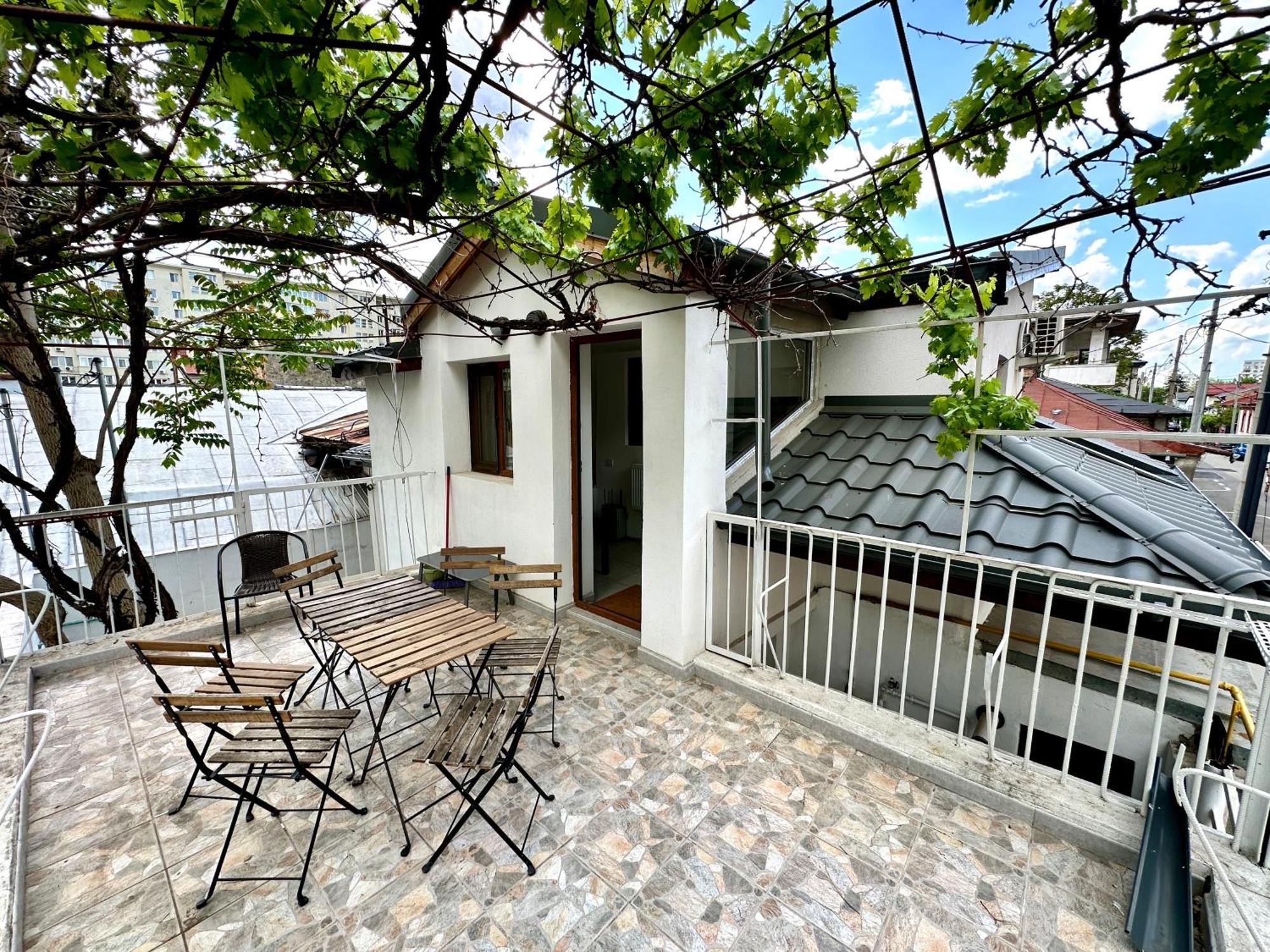 Interbelic House With Courtyard And Terrace Villa บูคาเรสต์ ภายนอก รูปภาพ